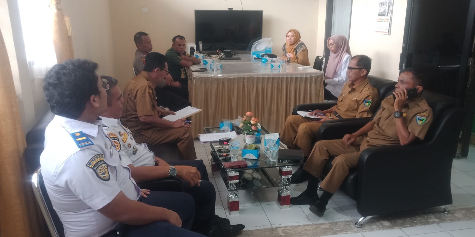 Rapat Pembahasan Hari Kesaktian Pancasila di Aula Kantor Kesbangpol