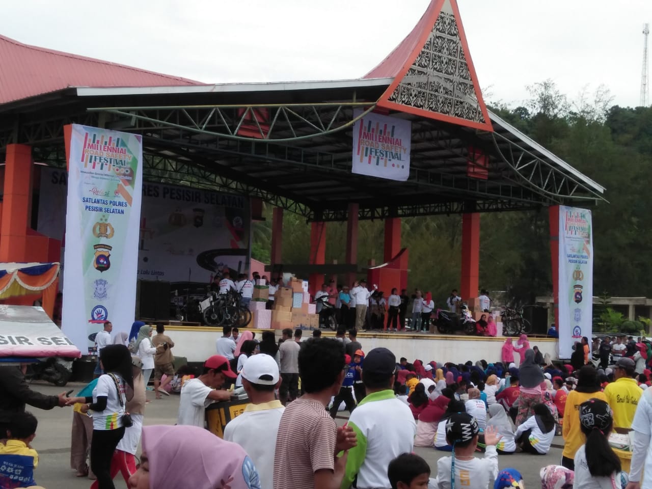 Millenial Road Safety Festivsal Dipantai Carocok Painan